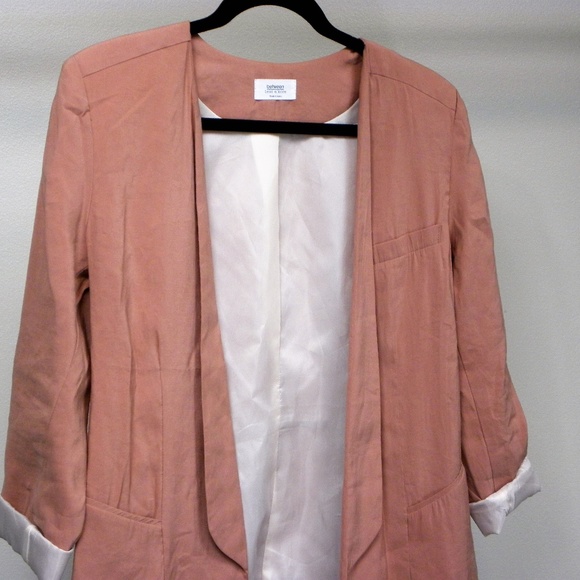 Lightweight Pink Blazer - Picture 3 of 6